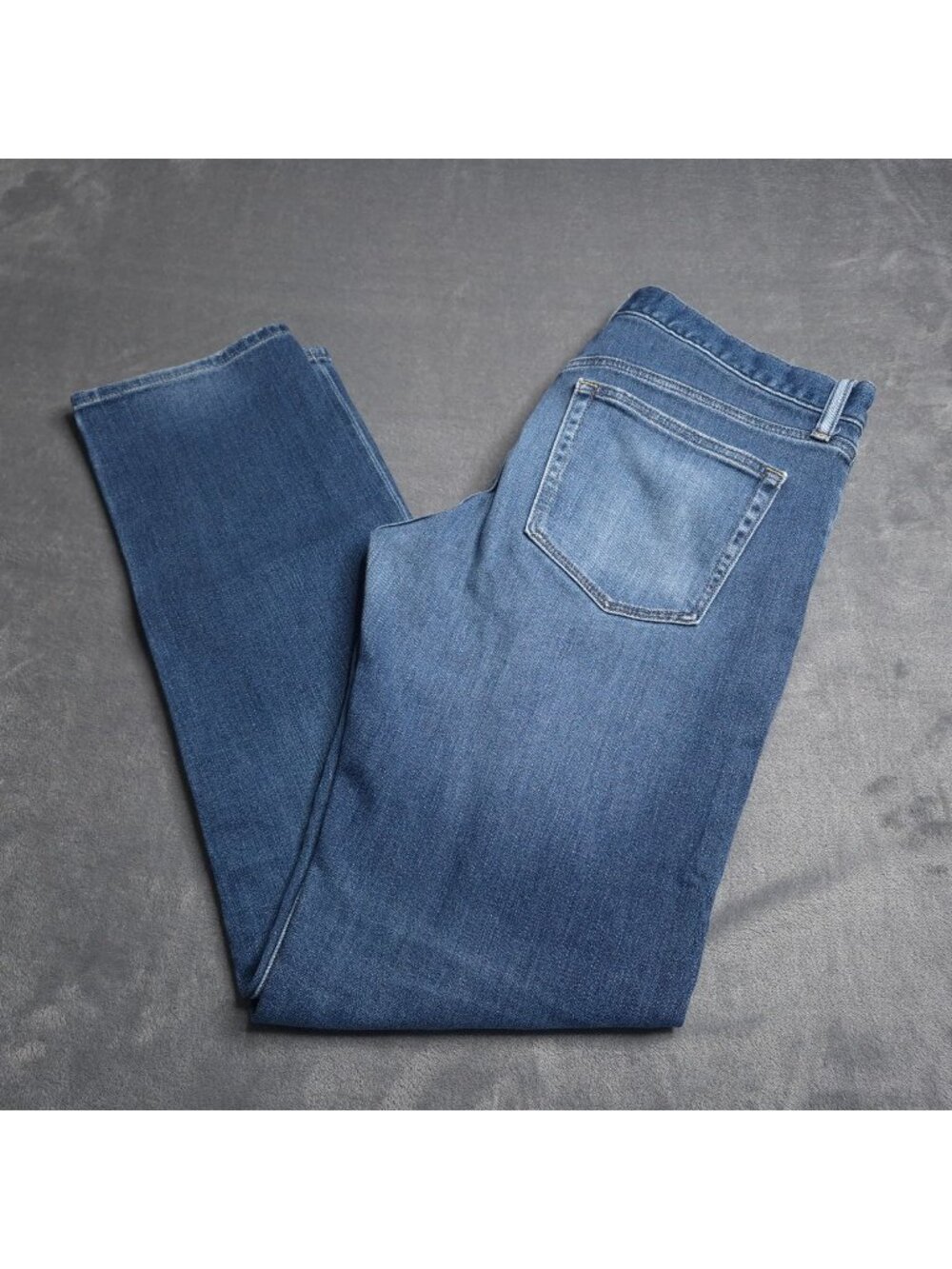 Uniqlo Mens Slim Straight Jeans 34 Low-Rise Medium Wash Streth Pockets